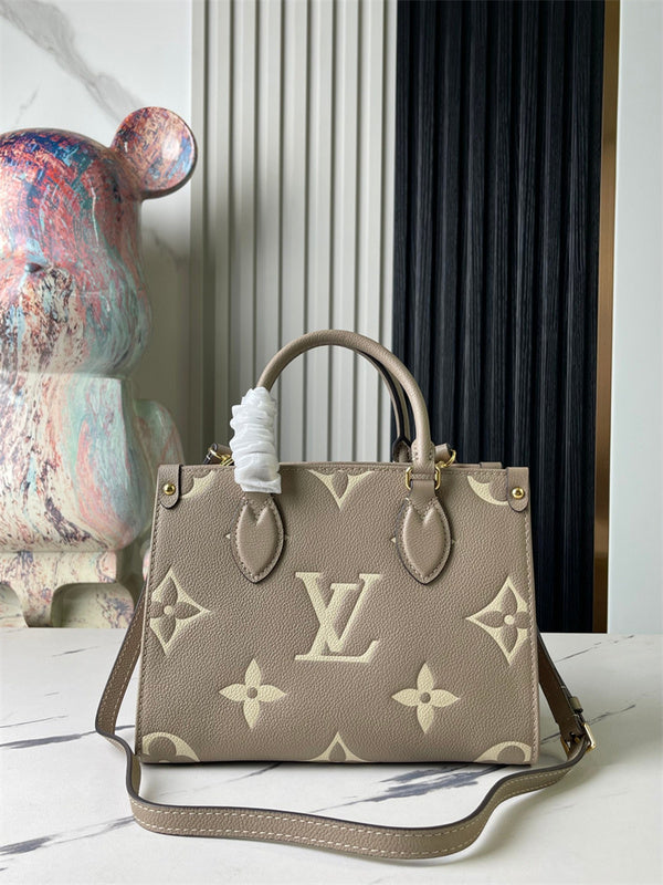  Signature shoulder bag front view