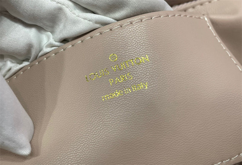  Polished carryall bag carried on shoulder 22