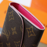 Handle and strap detail of premium polished women's handbag – women's premium purse