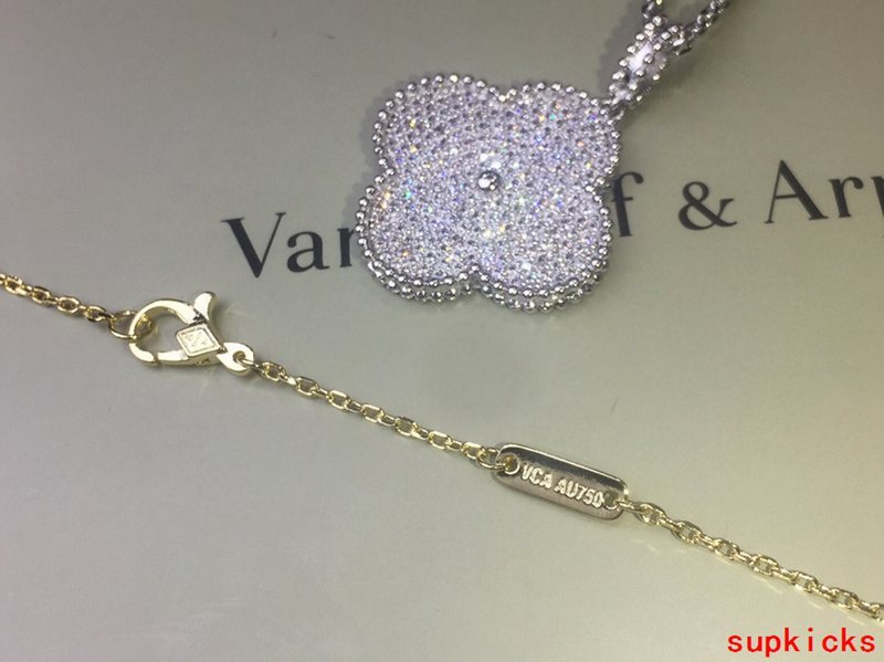 Close-up detail view of Van Cleef & Arpels unisex jewelry piece