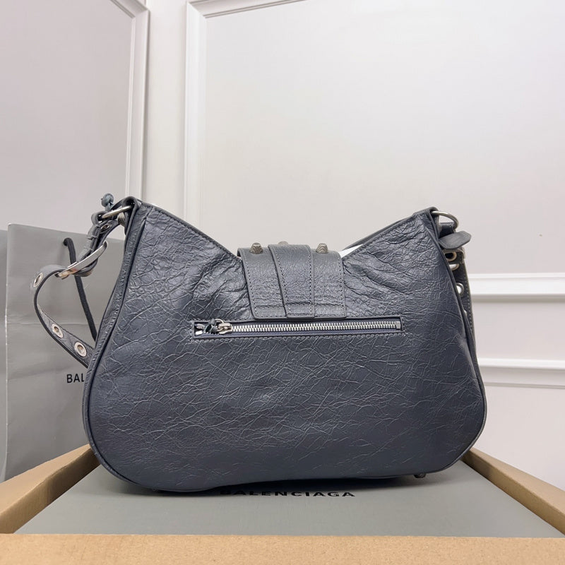 Zivas Charm Refined Structure Fashion Handbag (Timeless Wardrobe Addition) – Close-Up Detail
