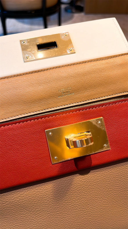  crossbody bag interior and compartment view 9