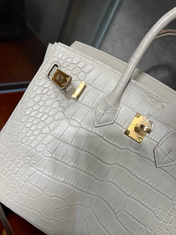 Understated bag women's premium everyday handbag
