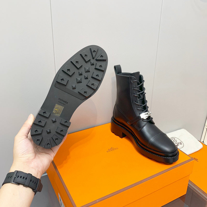 Hermes sandals Style 136 - logo and branding close-up