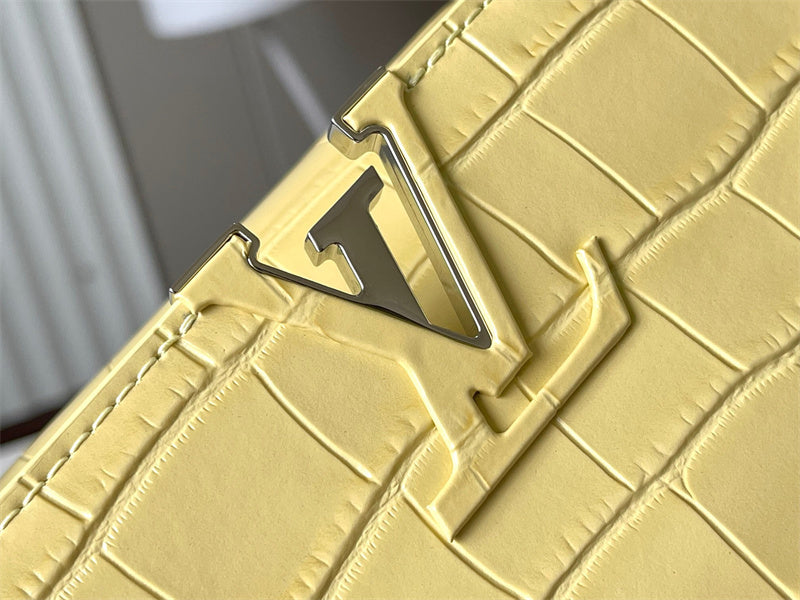  timeless everyday bag detail view showing craftsmanship 44