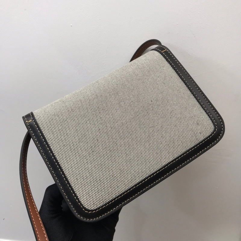 Ziva's Charm handbag – back view (one versatile size)