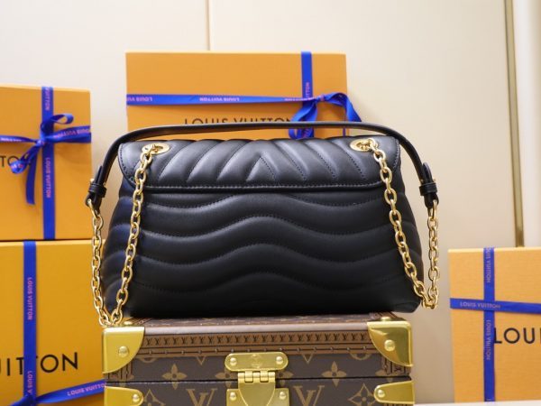 Close-up detail of structured premium women's handbag – women's luxury accessory