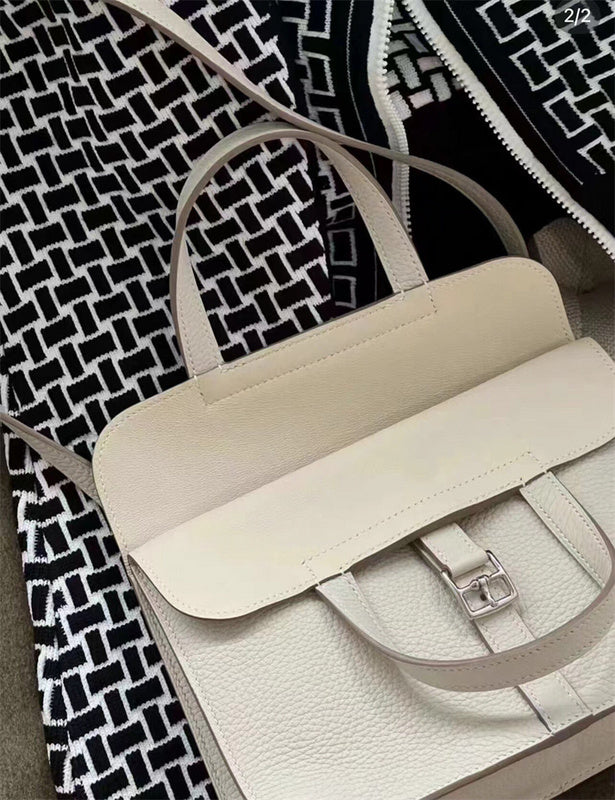  Streamlined shopper bag front view 31