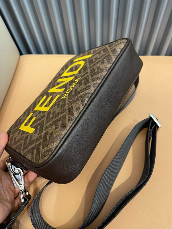 Ziva's Charm handbag – carry view (22cm*15cm*5cm)