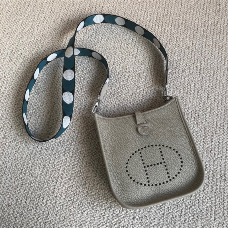  Everyday structured bag front view 7