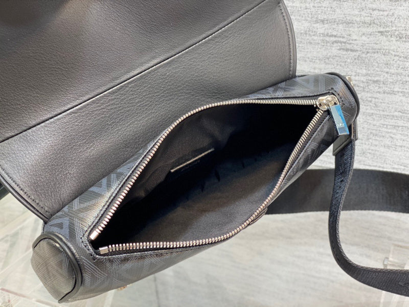 Front view of signature modern women's handbag – women's luxury accessory