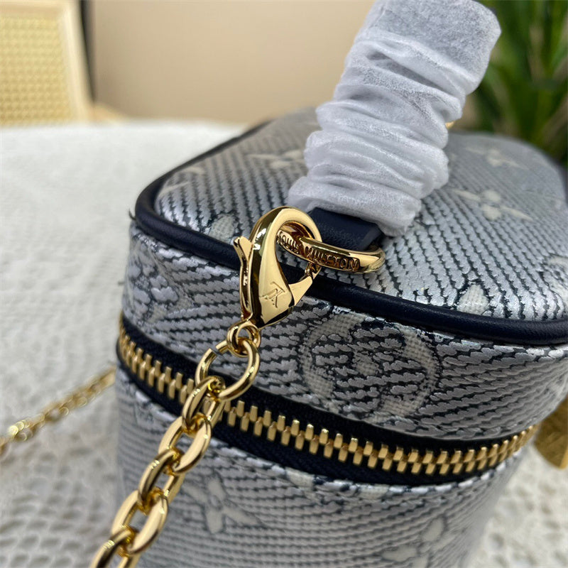  crossbody bag interior and compartment view 9