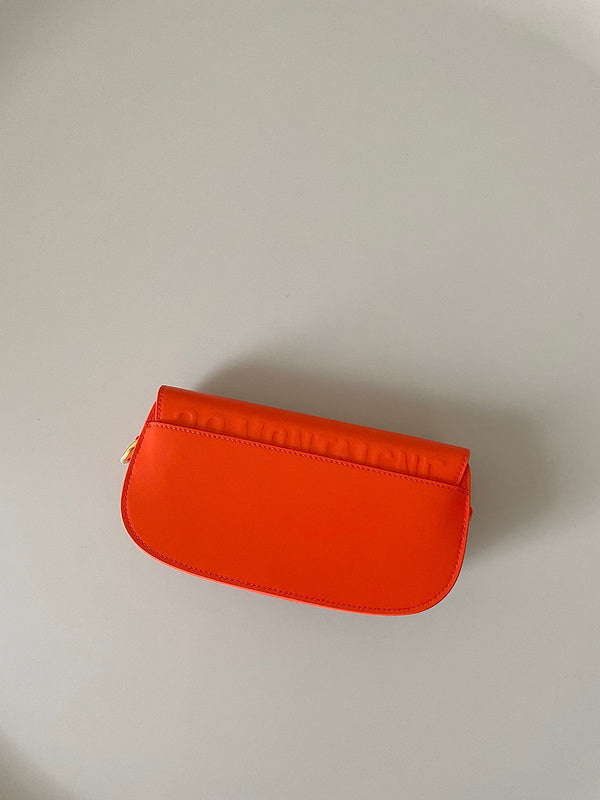 Close-up detail of statement sleek women's handbag – women's designer-style accessory