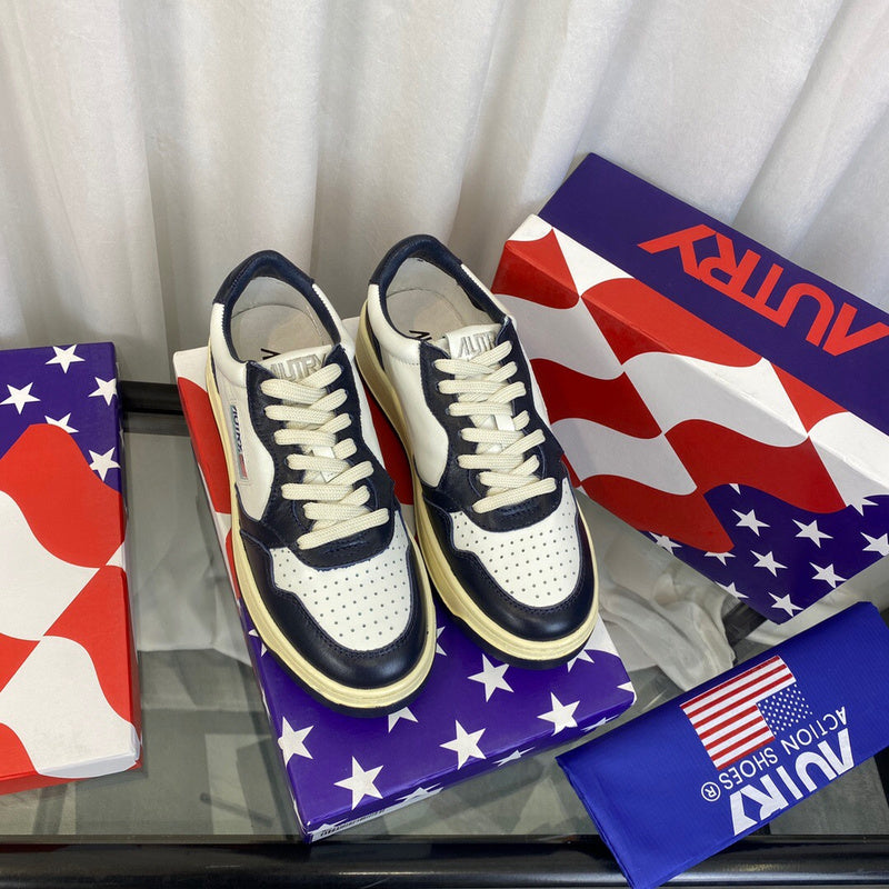 Louis Vuitton shoes Style 425 - logo and branding close-up