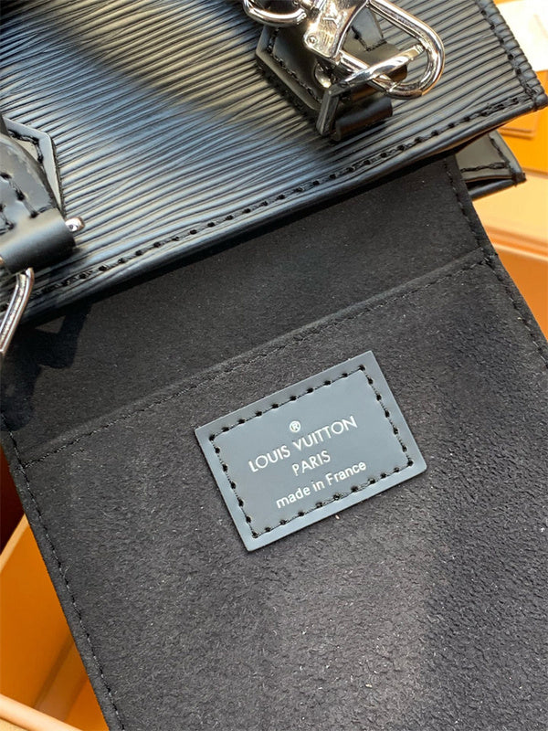  satchel close-up of hardware and finish 17