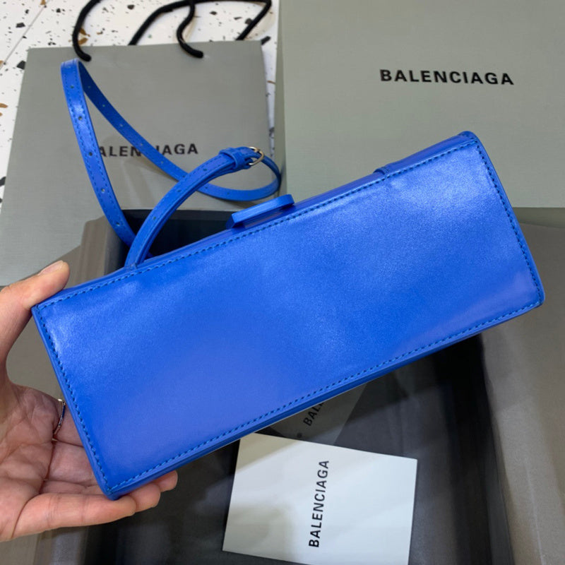 Chic Premium PU Leather Handbag - Everyday Elegance | Women's Premium Handbag #571 - hardware and detail close-up (image 5) of designer-inspired handbag