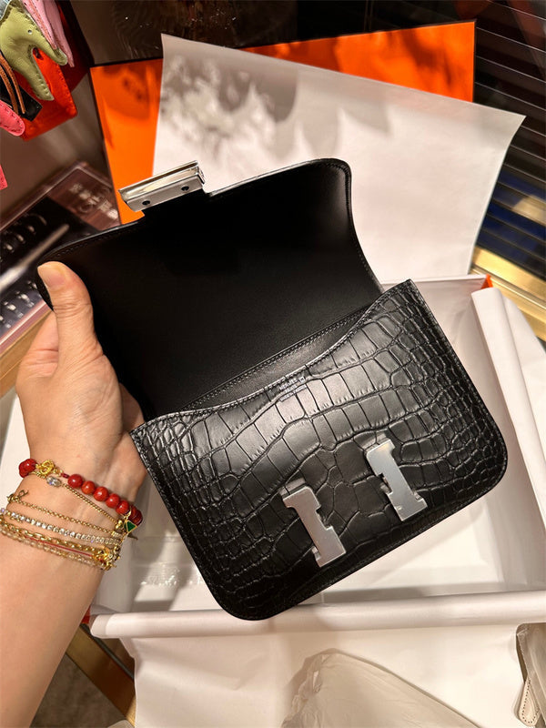  signature satchel detail view showing craftsmanship 8