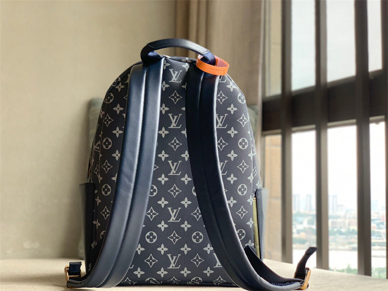  Contemporary everyday bag front view 7