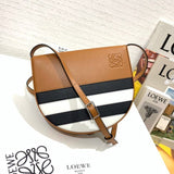 Ziva's Charm handbag – detail view (18cm*15.5cm*4.5cm)