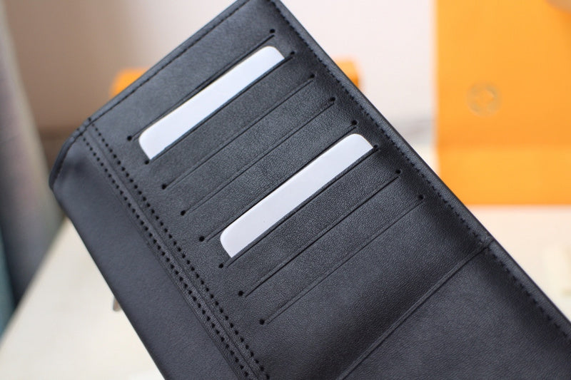 Close-up detail of signature structured women's handbag – women's everyday handbag