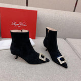 Full silhouette view of Roger Vivier luxury piece style No.061