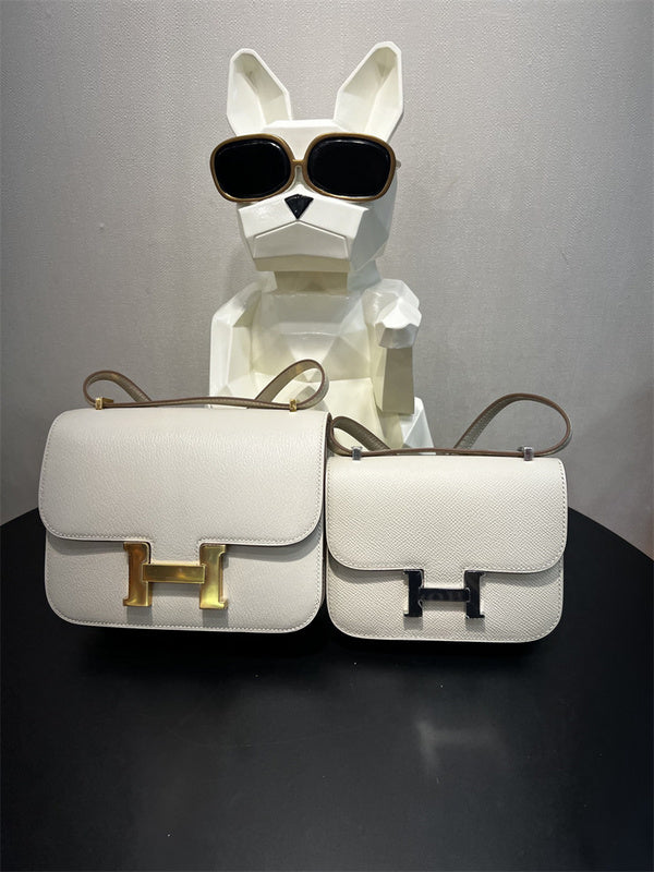  chic tote bag styled with outfit