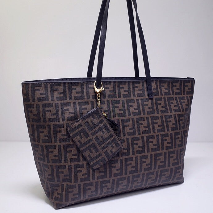 Ziva's Charm handbag – detail view (34cm*28.5cm*14cm)