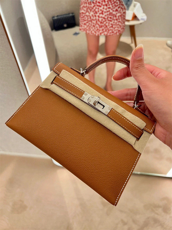  Essential carryall bag front view 19