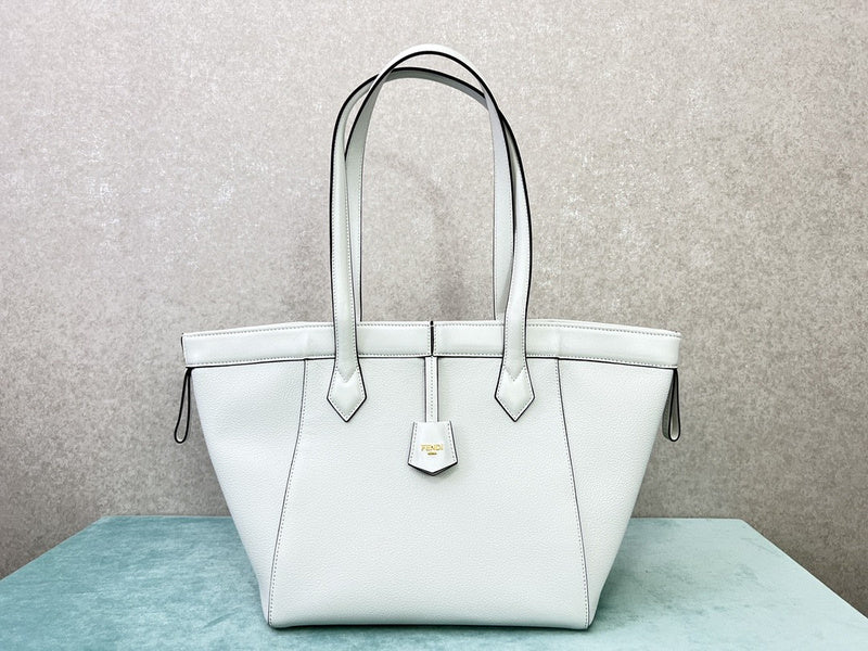 Ziva's Charm handbag – product shot (15cm*18.5cm*18cm)
