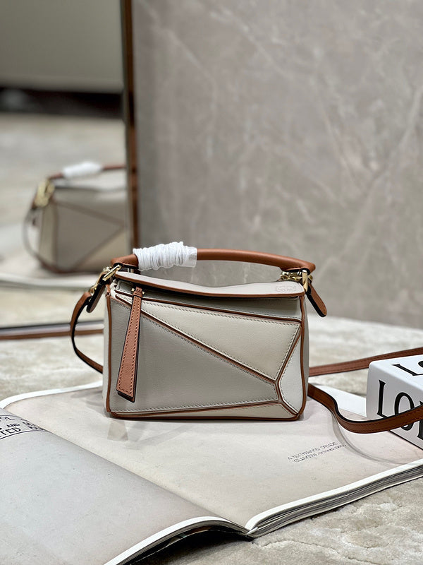 Ziva's Charm handbag – interior view (18cm*12.5cm*8cm)
