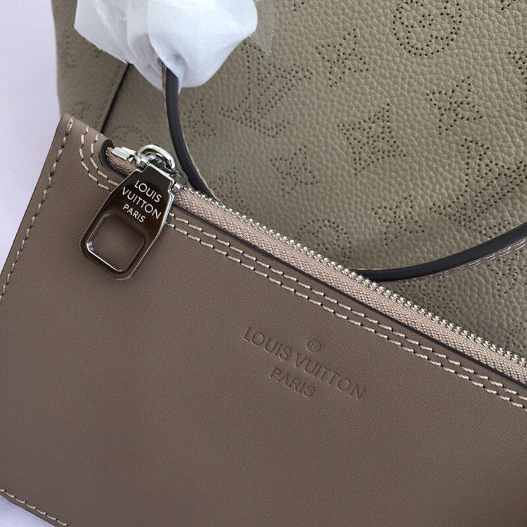 Side profile of premium everyday-luxe women's handbag – women's statement bag