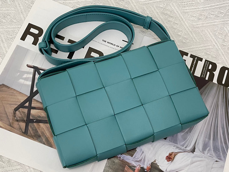 Effortless Premium PU Leather Handbag - Polished Finish | Women's Designer-Inspired Purse #1620 - hardware and detail close-up (image 5) of designer-inspired handbag