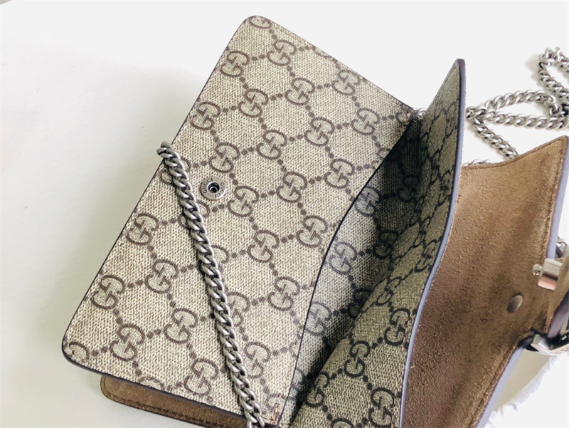 Styled lifestyle shot of sleek elevated women's handbag – women's everyday handbag