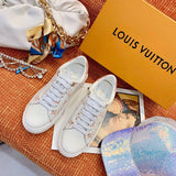 Side profile view of Louis Vuitton luxury piece style No.041