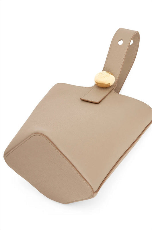 Ziva's Charm handbag – back view (16cm*16cm*19.5cm)