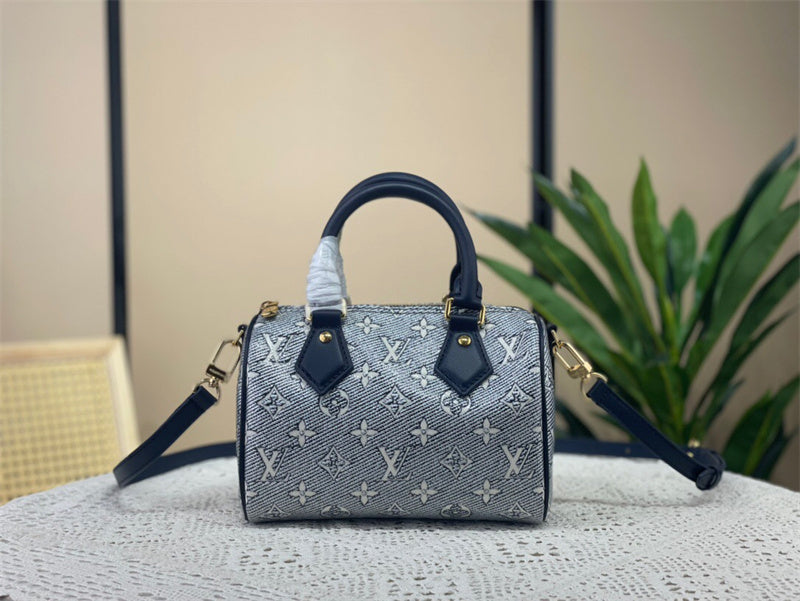  top-handle bag interior and compartment view