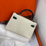  clean-lined shopper bag detail view showing craftsmanship 8