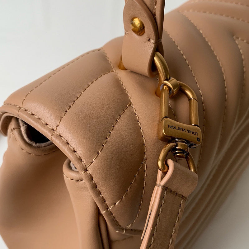 Handle and strap detail of premium modern women's handbag – women's statement bag