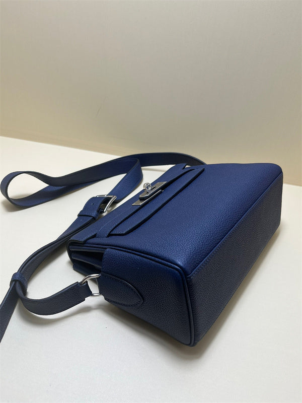  Modern shoulder bag carried on shoulder 22