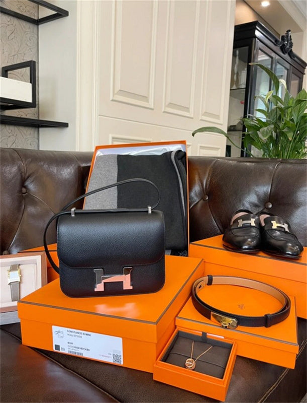  top-handle bag interior and compartment view