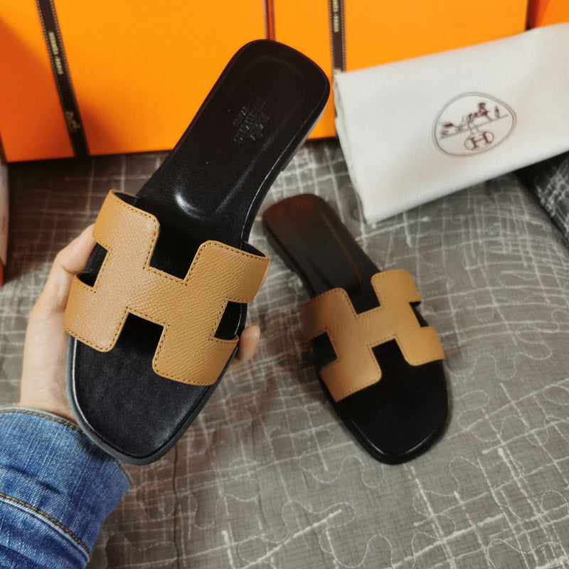 Hermès Black Gladiator Sandals - Front View