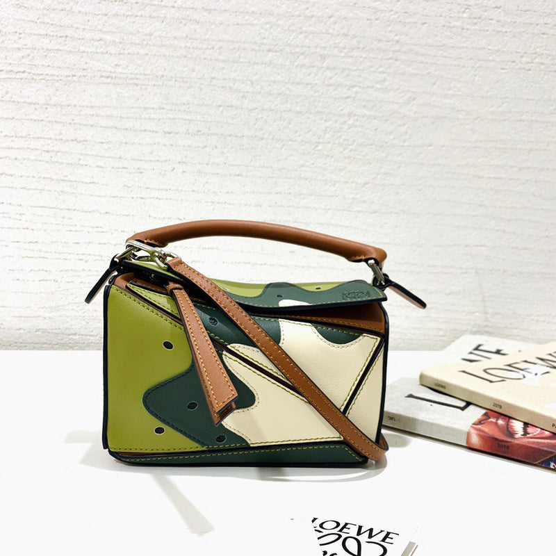 Ziva's Charm handbag – close-up view (18cm*11cm*7.5cm)
