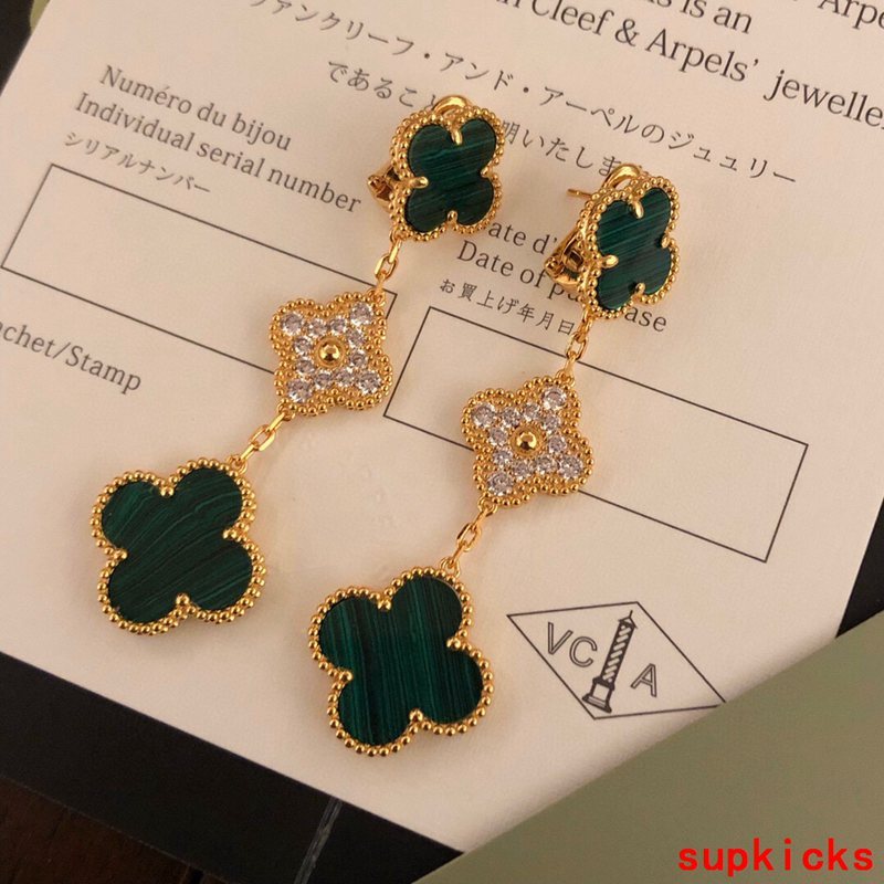 Close-up detail view of Van Cleef & Arpels unisex jewelry piece
