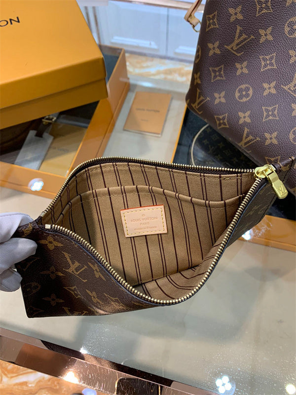  satchel interior and compartment view 39