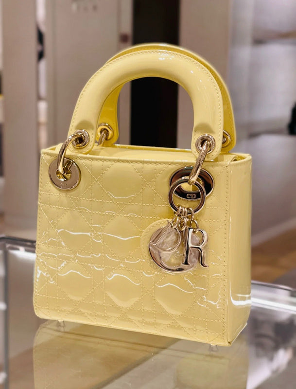 Handle and strap detail of structured signature women's handbag – women's designer-style accessory