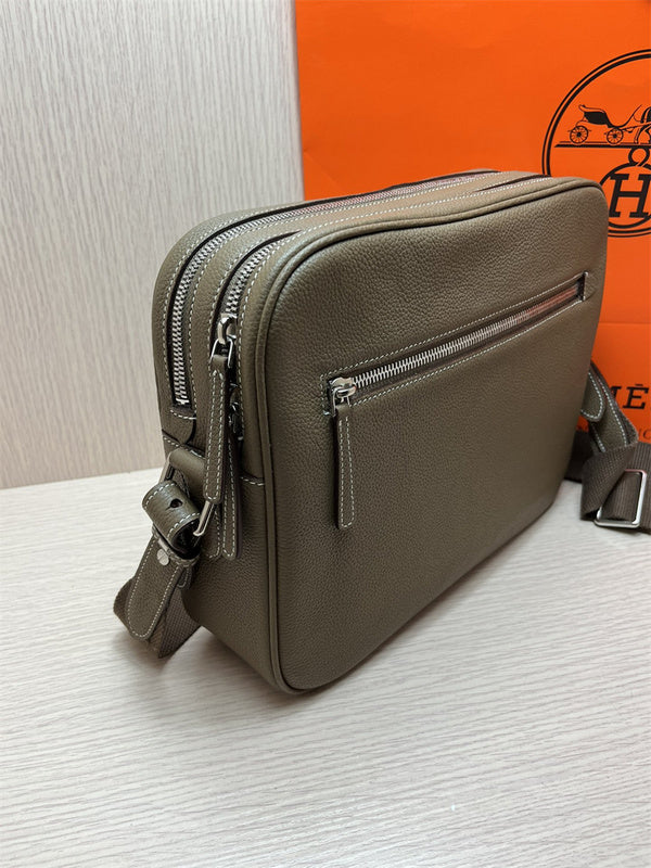  structured bag interior and compartment view 33