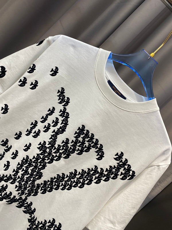 Full styled look of Louis Vuitton cotton t-shirt with tailored silhouette