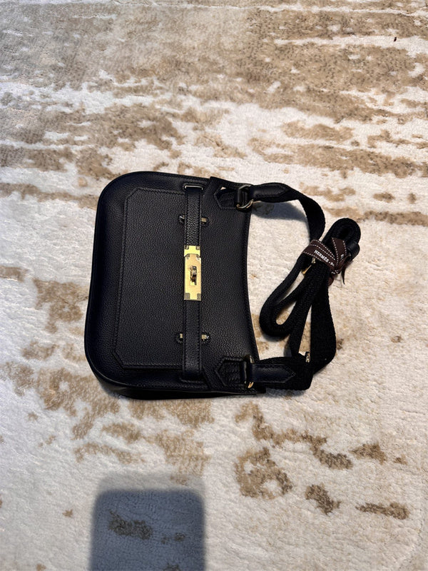 shopper bag interior and compartment view 9