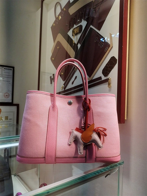  everyday bag interior and compartment view 9