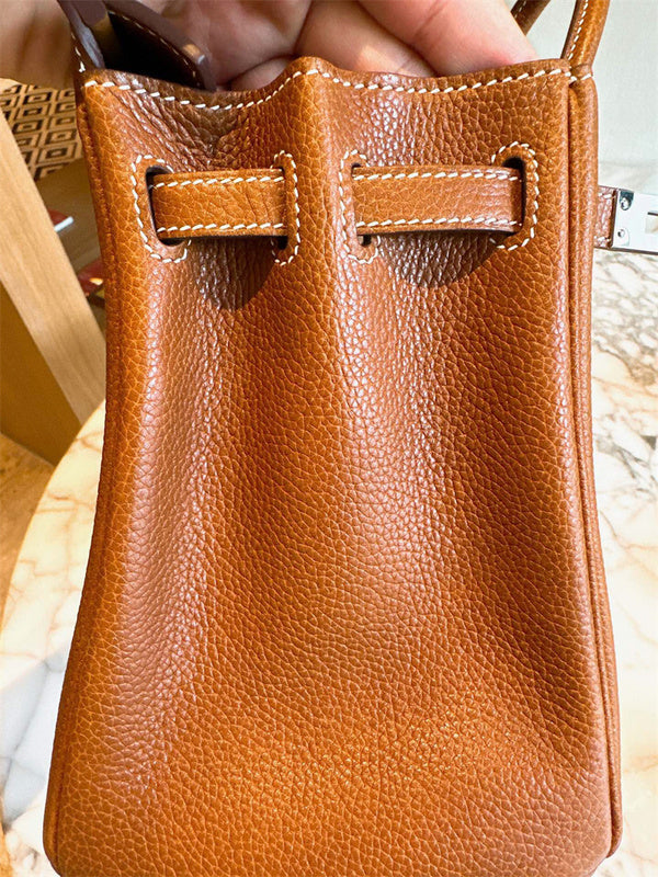  shopper bag interior and compartment view 9